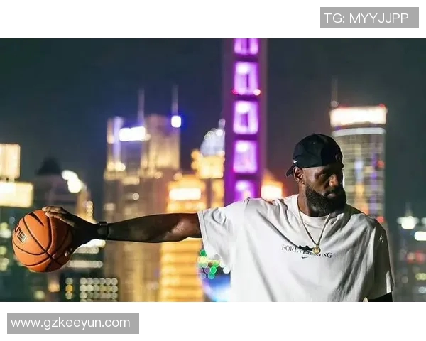 詹姆斯真摊上事了！起诉他的球迷如果他不收传票我就去湖人主场给他