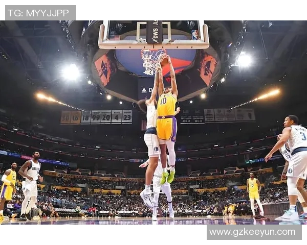 里夫斯投桃报李 克里斯蒂空位三分命中